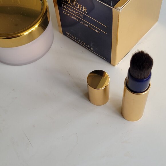 Estee Lauder Demi-Matte Oil-Control Loose Powder (Shade Medium 01) and brush- - Picture 3 of 4